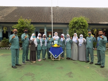 HUT YHT ke - 74
